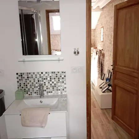 Ferienhaus Charming 4-bedroom House Near Burgundy Canal Gland