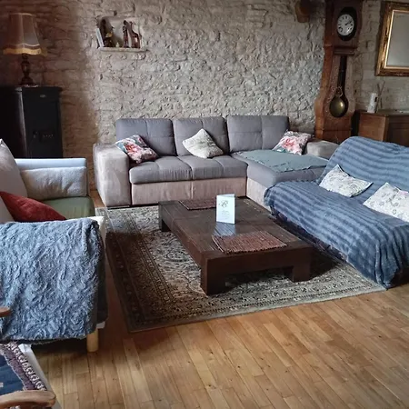 Ferienhaus Charming 4-bedroom House Near Burgundy Canal